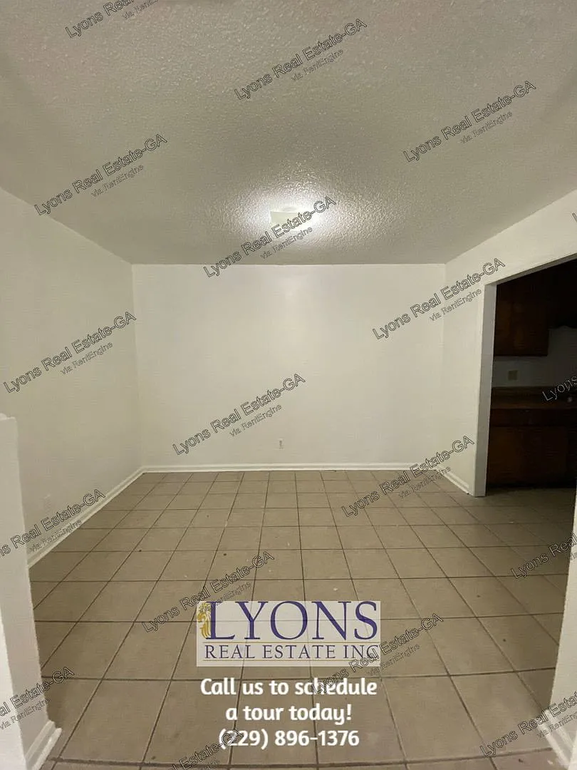 2 bed, 1.0 bath, 825 sqft, $850 — Photo 3