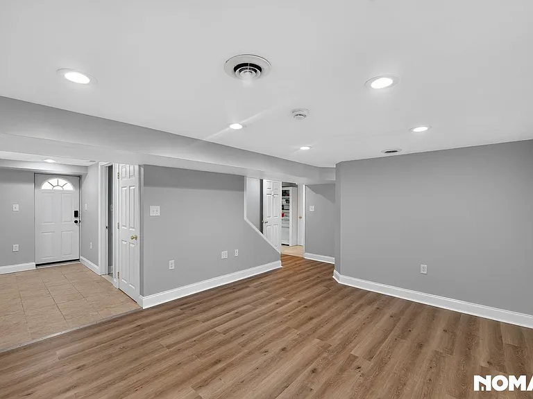 442 Westshire Dr — Photo 25