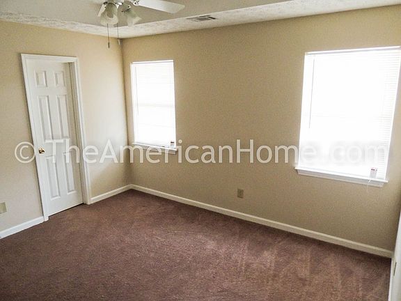 4th image of 295 E Country Woods Dr
