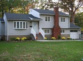 58 Longview Dr, Waldwick, NJ 07463