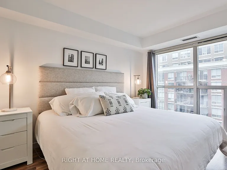 1005 King St W #613 — Photo 9