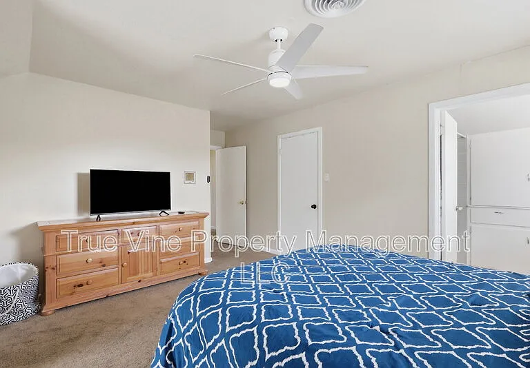2423 W Gramercy Pl — Photo 22