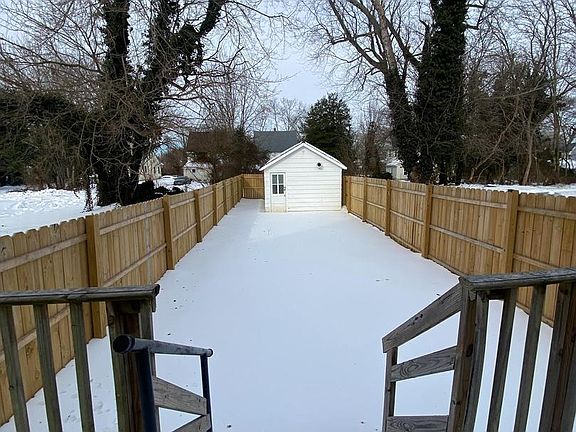 4th image of 31 8th St