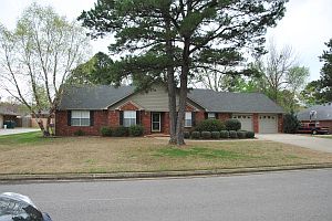 3rd image of 910 Deerfield Ct