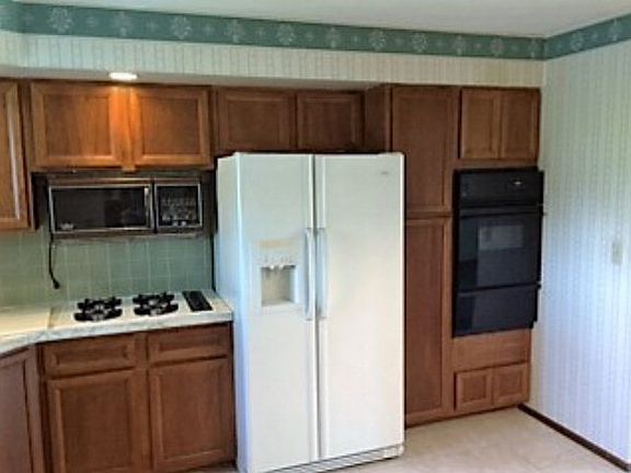 4th image of 2758 Fairlane Dr