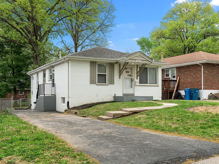 9009 Gedde Ave — Photo 2