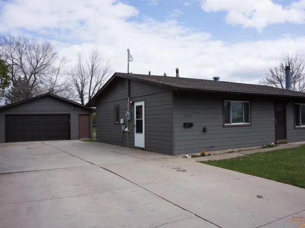 1206 Woodlawn Dr, Rapid City, SD 57701