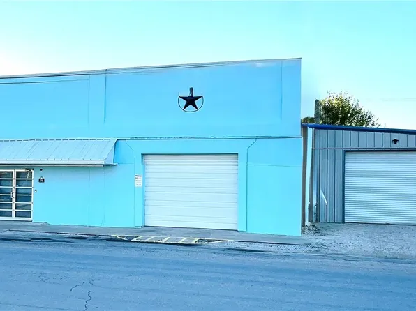 316 S Main St, Seadrift, TX 77983