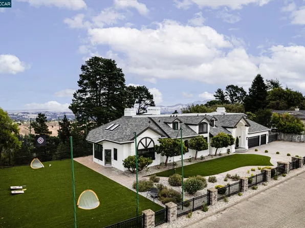 83 Donald Dr, Orinda, CA 94563