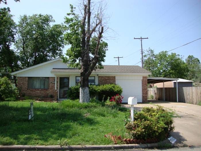 Great location w/fence yd