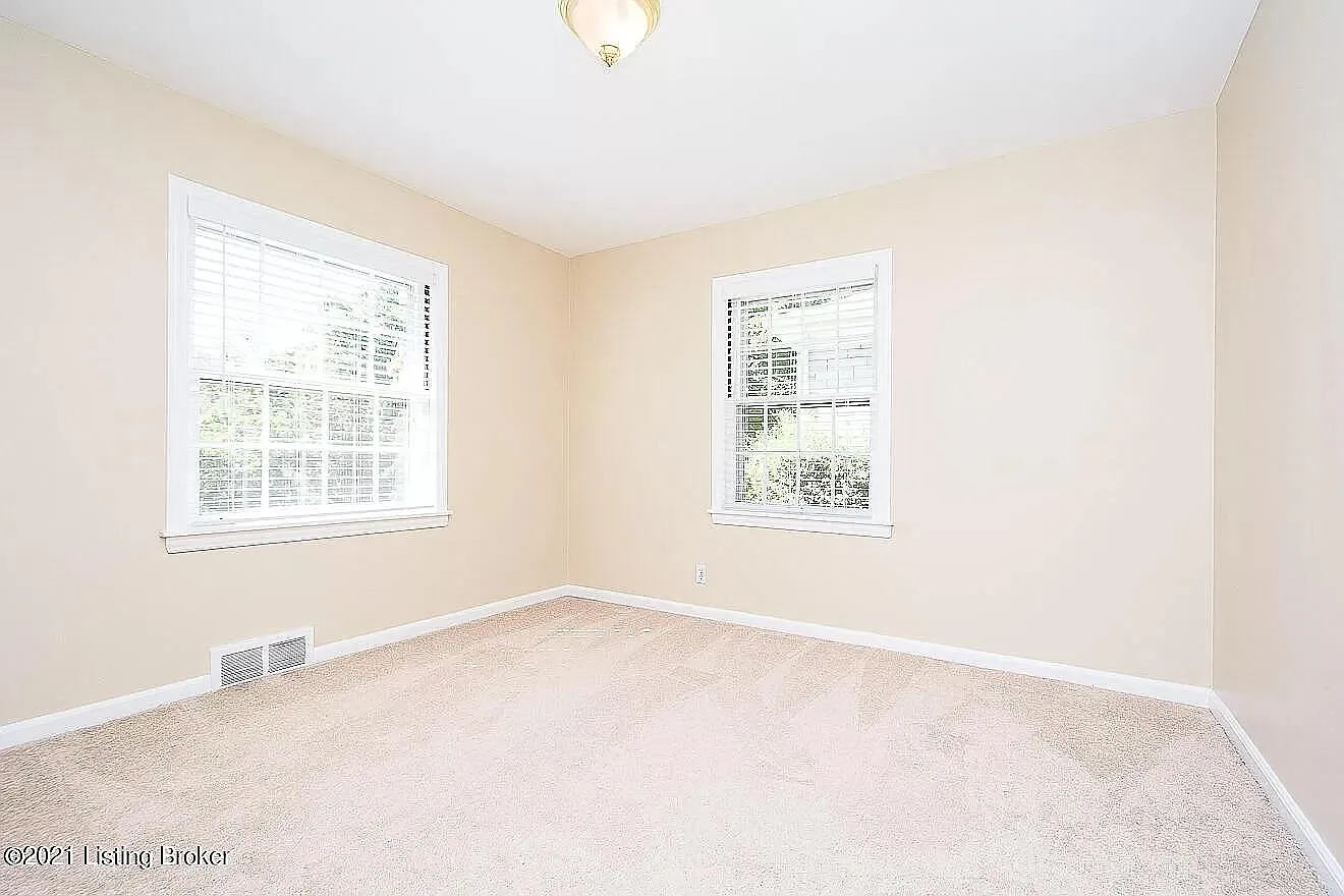 1215 Curlew Ave — Photo 3
