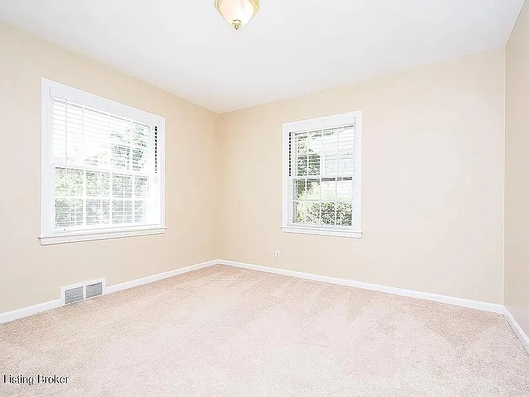 1215 Curlew Ave — Photo 3