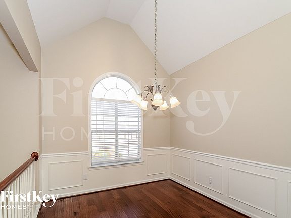 4th image of 221 Bentmoor Ln