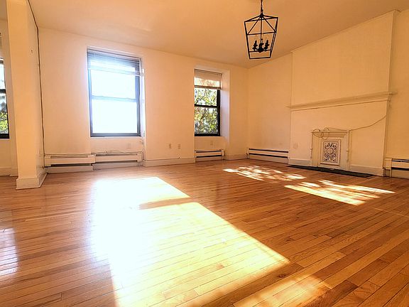 3rd image of 245 W 135th St APT 2
