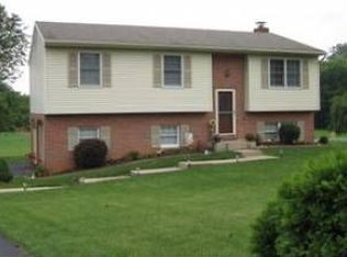 60 Crescent Dr, Manheim, PA 17545