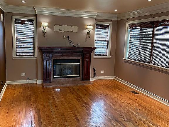3rd image of 18027 W Banbury Dr
