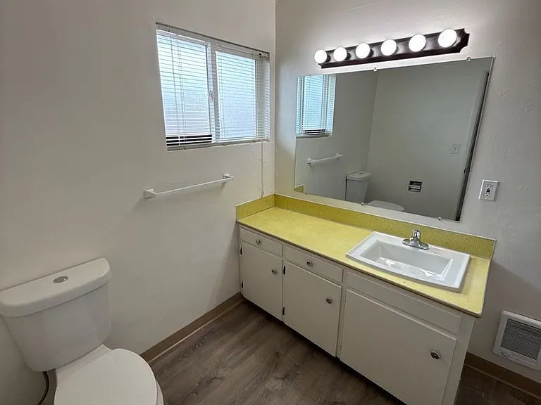 1835 Beach Ave NE #4 — Photo 16
