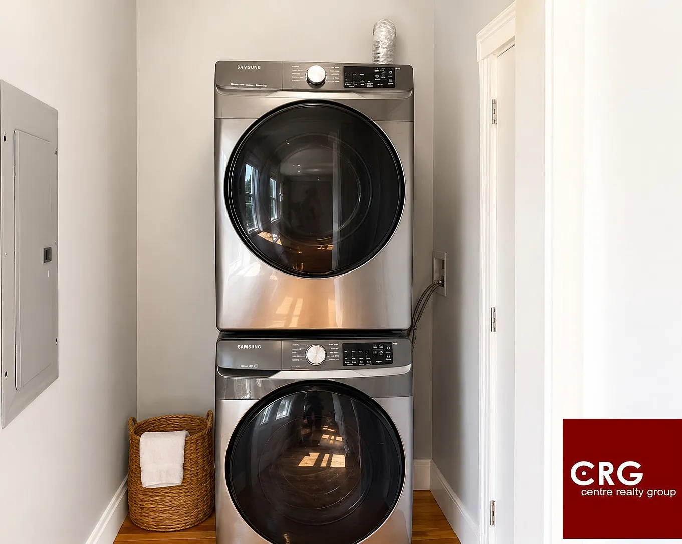4 bed, 1.0 bath, 1200 sqft, $3,400 — Photo 4