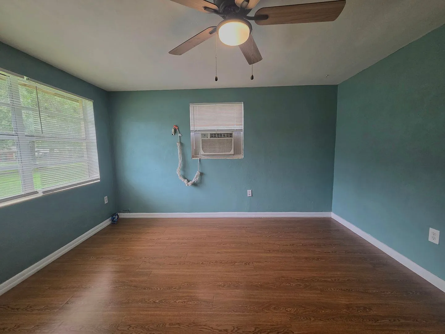 2 Bedroom, 1 Bath House in North Lakeland — Photo 3