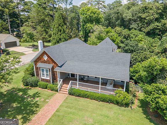 3rd image of 312 Country Club Rd