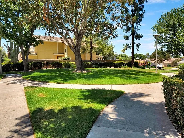 26342 Snowden Ave — Photo 32