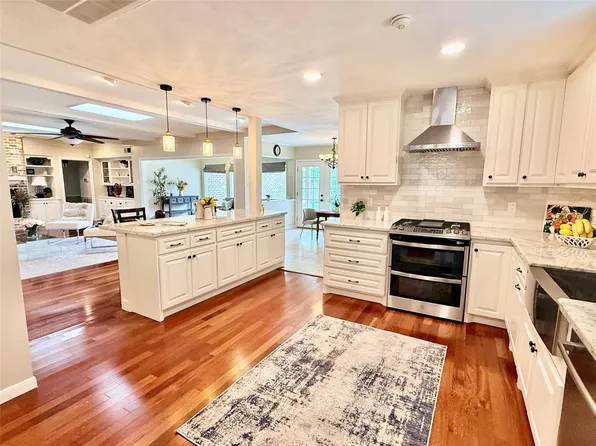 13511 Queensbury Ln, Houston, TX 77079