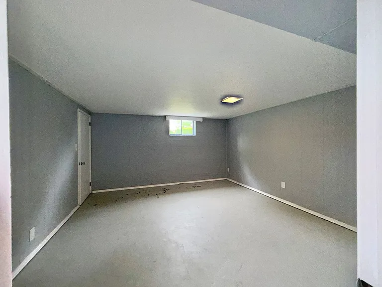 920 Eisenhower Dr — Photo 17