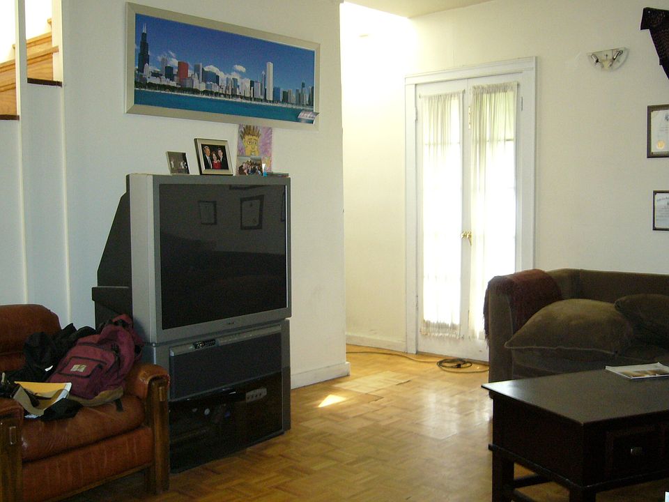 2nd image of 2253 N Magnolia Ave APT Coach