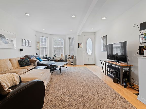 2nd image of 2715 N Marshfield Ave #1