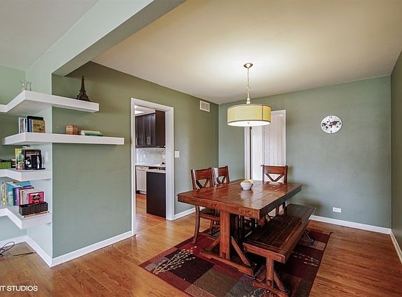 4th image of 5820 N Louise Ave