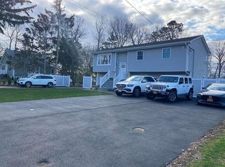 104 Vanderbilt Ave, Central Islip, NY 11722