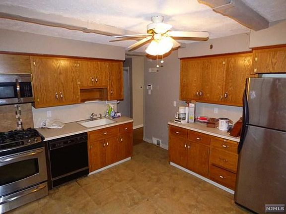5th image of 23 Deerfield Dr