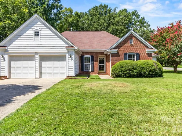 739 Oakbluff Cres, Charlotte, NC 28216