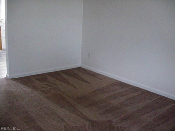 4th image of 9555 Lakeside Dr #1