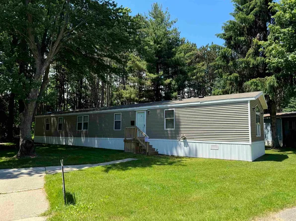 5402 Cedar Dr, Croswell, MI 48422