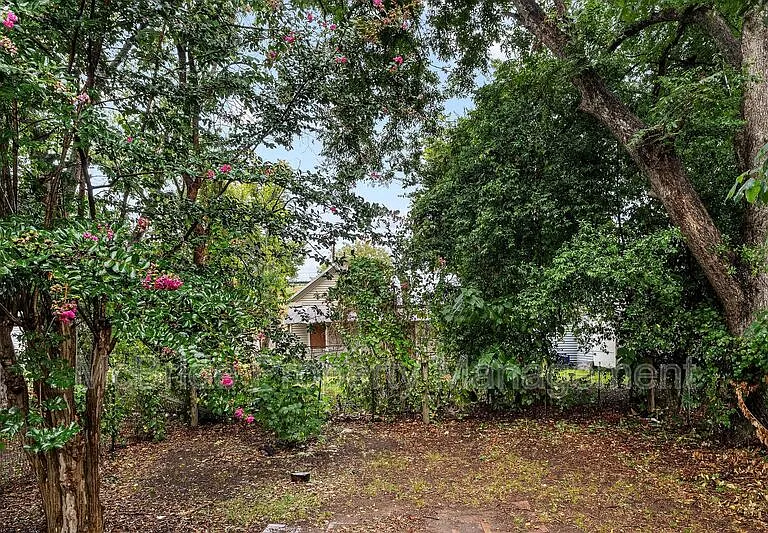 1827 Hicks St — Photo 11