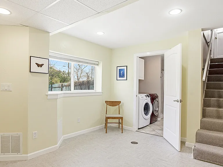 814 Stuart St — Photo 16