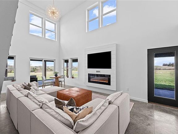 4th image of 25594 Somerset Rd