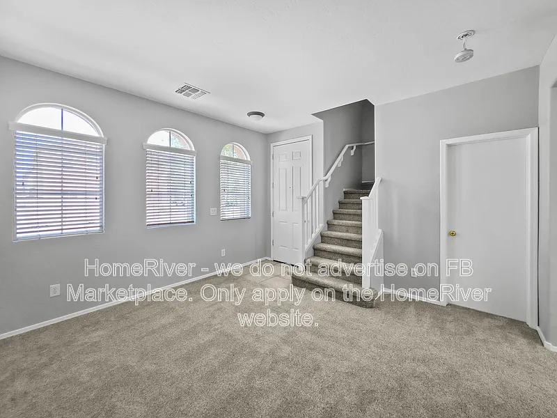 4 bed, 2.5 bath, 1638 sqft, $1,699 — Photo 3