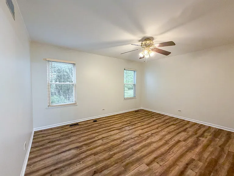 2436 Devonshire Ct — Photo 13