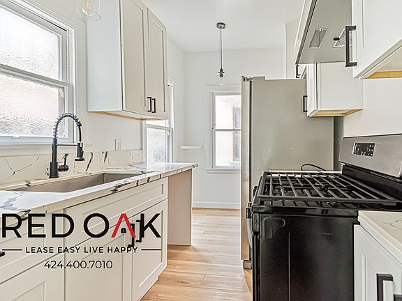 2nd image of 852 N Oxford Ave #854.5