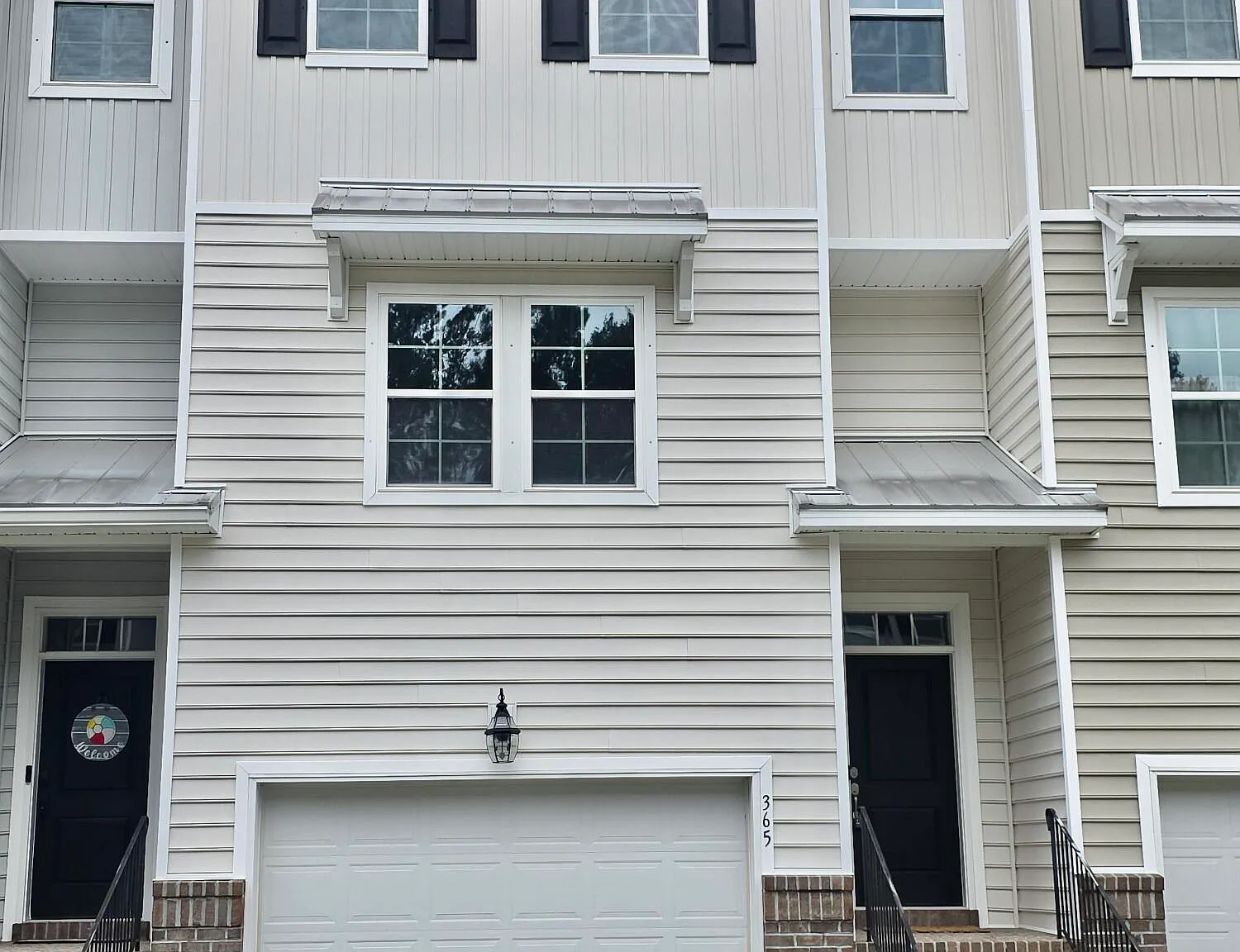 3 bed, 3.5 bath, 2270 sqft, $2,700 — Photo 1