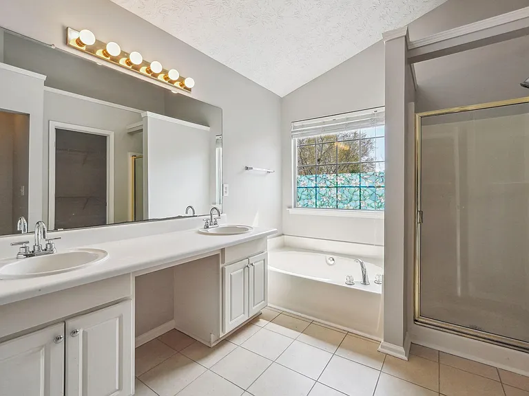 1345 Holleybrooke Dr — Photo 21