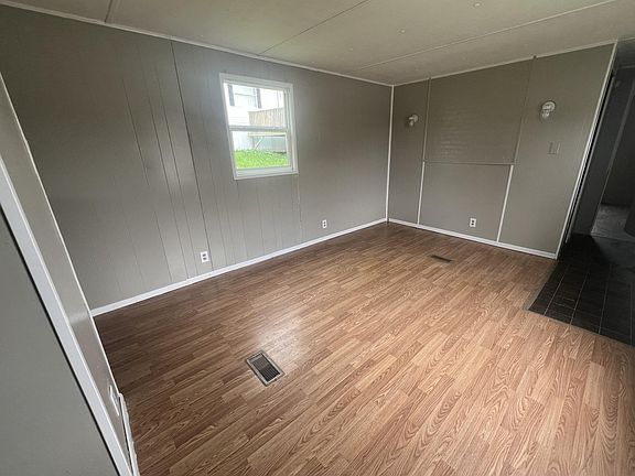 2nd image of 221 Thor Ln