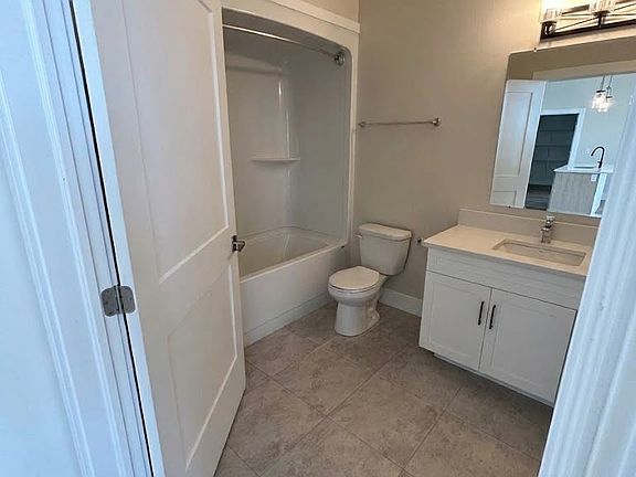4th image of 101 Roselin Ct