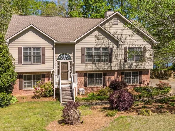 264 Legend Creek Ln, Douglasville, GA 30134