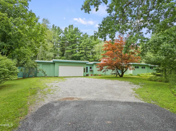2 Fox Meadow Rd, Stockbridge, MA 01262