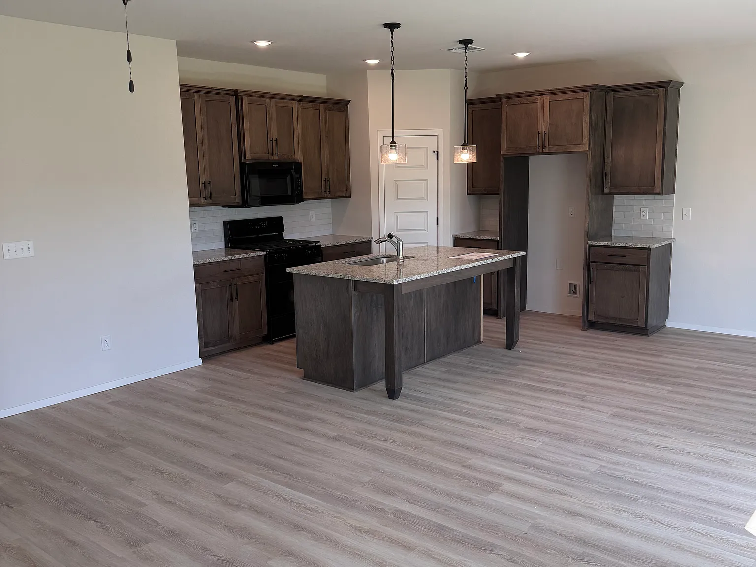 3 bed, 1535 sqft, $2,295 — Photo 2