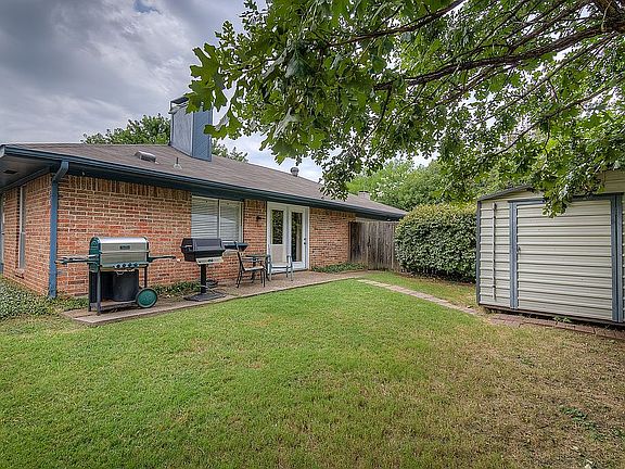 5th image of 1105 Southwestern Dr