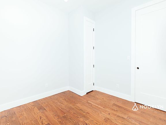 4th image of 33 Troutman St #Penthouse
